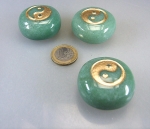 Aventurin Yin & Yang Trommler mit goldf. Gravur ca. 40x22 mm