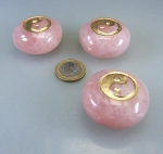 Rosenquarz Yin & Yang Trommler goldf. Gravur ca. 40x22 mm