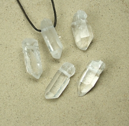 3er Set Bergkristall Naturspitze 2,5 mm gebohrt aus Brasilien