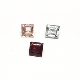 3 x Spinell aus Burma / Myanmar Quadrat facettiert ca. 5,5/ 5,7  mm / ca. 2,70 ct. Gesamtgewicht