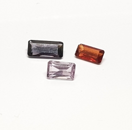 3 x Spinell aus Burma / Myanmar fRechteck acettiert ca. 3-4 x 6-8 mm / ca. 2,15 ct. Gesamtgewicht