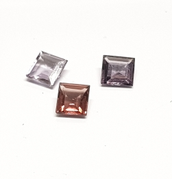 3 x Spinell aus Burma / Myanmar Quadrat facettiert ca. 5,4/ 6,1  mm / ca. 2,55 ct. Gesamtgewicht