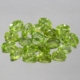 Peridot - oval facettiert - ca. 7 x 6 mm