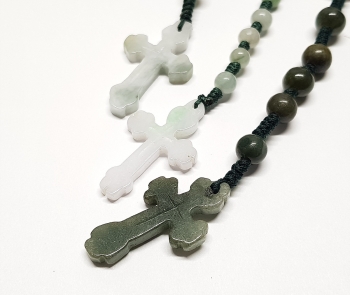 Rosenkranz aus Jade ( Jadeit ) 59 Perlen ca. 6-8 mm ca. 54-58 cmmit graviertem Kreuz
