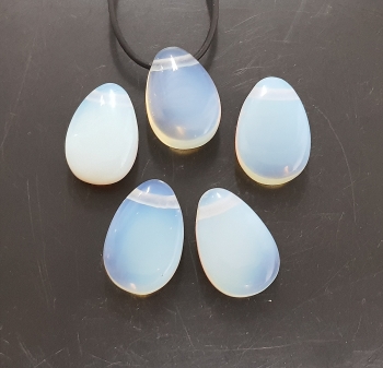 5er Set Opalglas (syn.) Trommelstein�Anh�nger gebohrt