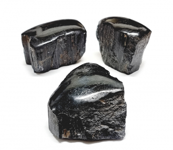 schwarzer Turmalin / SchrlAnschliff aus Indienca. 200-300 gr.