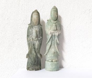 stehende Guan Shi Yin Gravur aus Burma - Jade / Jadeit A/B Qual. ca. 70-130 mm