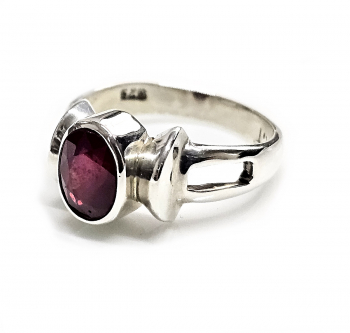 Rubin Fingerring oval facettiert in 925 Silber- Gr. 18 mm