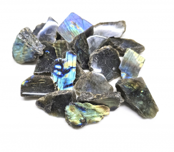 Labradorit Anschliffe�ca. 1000 gr. eine Seite poliert ca. 3 bis 5 cm aus Madagaskar