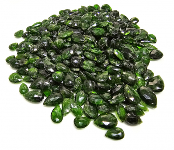 50 facettierte Chromdiopsid Tropfen B-Qual. gebohrt ca. 10x6 - 20x12 mm