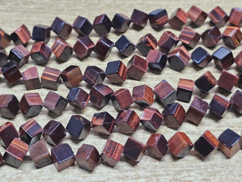 Tigerauge rot Kettenstrang W�rfel diagonal gebohrt ca. 8 mm / ca. 40 cm