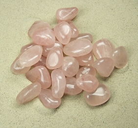 Rosenquarz Trommelsteine aus Brasilien VE = 500 gr.