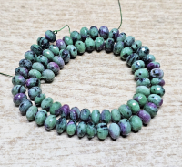 Rubin-Zoisit Kettenstrang Button facettiert ca. 8 mm / ca. 40 cm