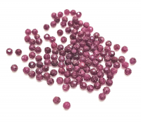 125 Rubin Perlen / Kugeln facettiert gebohrt ca. 3 mm / ca. 0,7 mm Bohrung