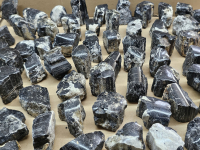 B/C - Qualit�t schwarzer Turmalin / Sch�rl�Anschliff aus Indien�ca. 100-200 gr.